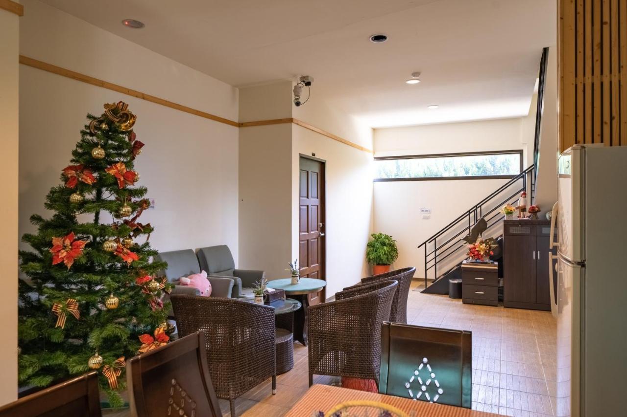 Hua Mu Xing Jing B&B Renai Bagian luar foto