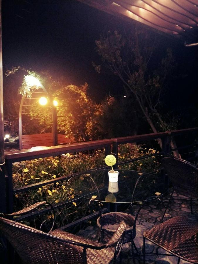 Hua Mu Xing Jing B&B Renai Bagian luar foto
